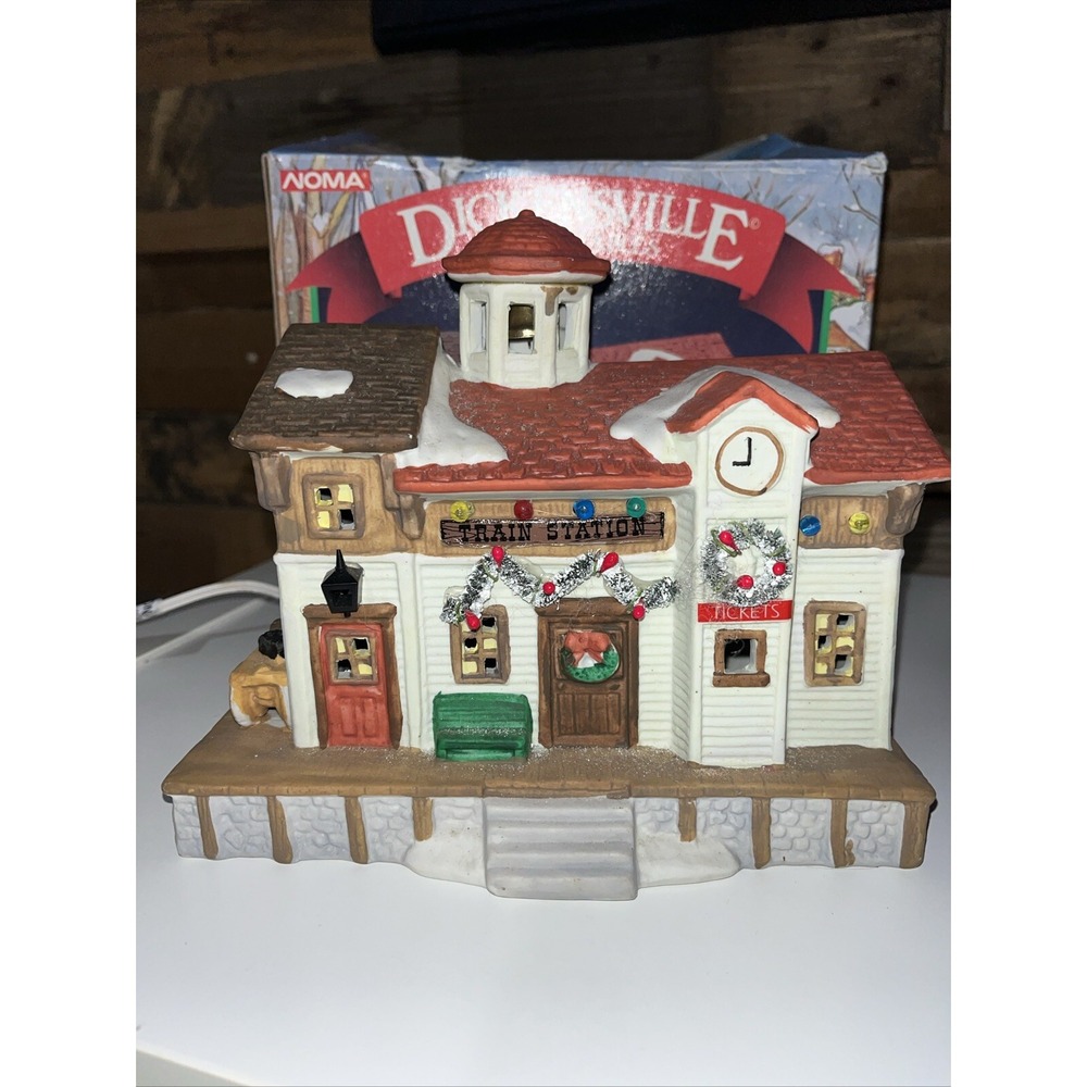 Dickensville Collectibles Noma Porcelain Lighted House Weston Train Station 1995